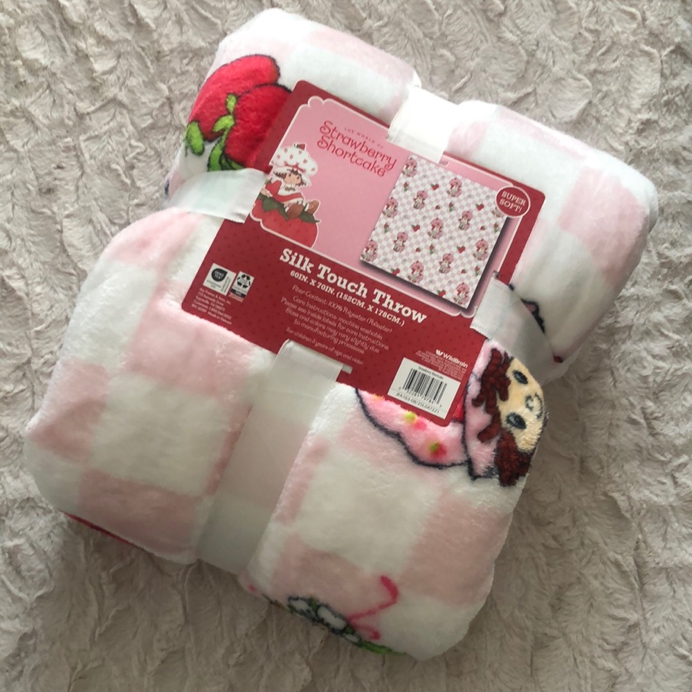 Strawberry Shortcake Throw Blanket